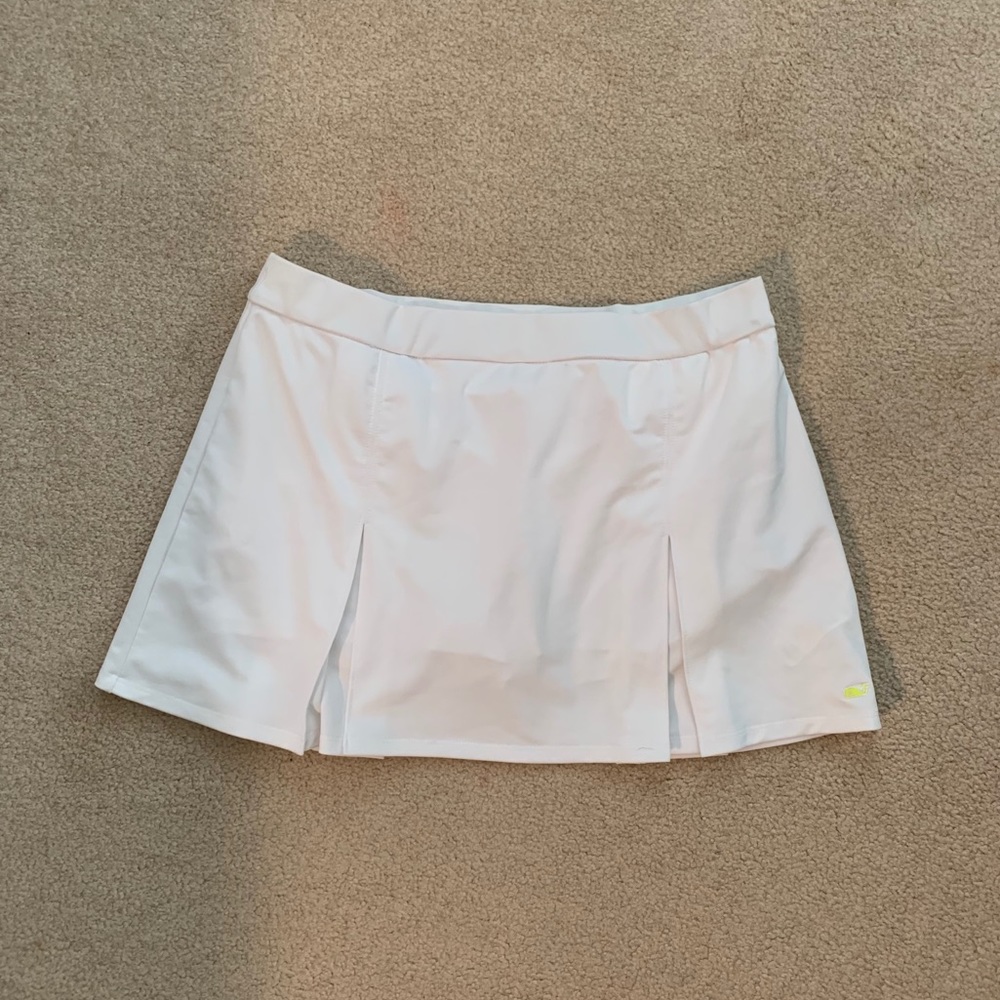 White vineyard vines tennis skirt